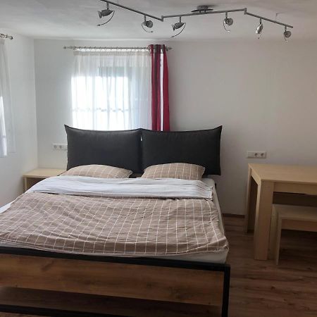 Guest Appartements Mit 2 Getrennten Schlafzimmern Fuer 4 Personen 24H Check In Aalen Esterno foto