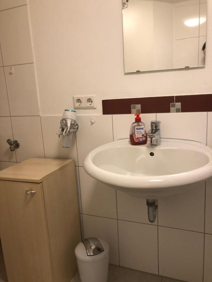 Guest Appartements Mit 2 Getrennten Schlafzimmern Fuer 4 Personen 24H Check In Aalen Esterno foto