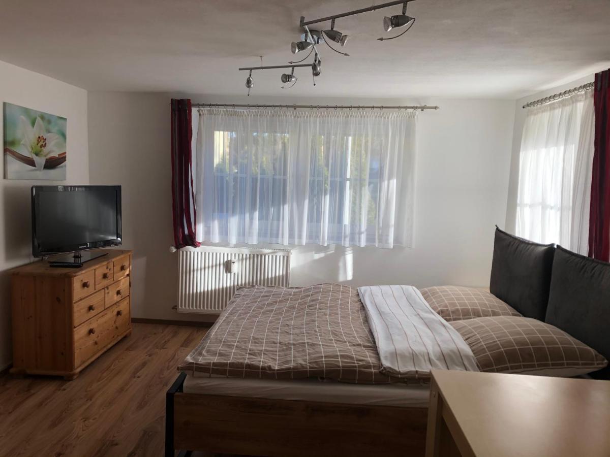 Guest Appartements Mit 2 Getrennten Schlafzimmern Fuer 4 Personen 24H Check In Aalen Esterno foto