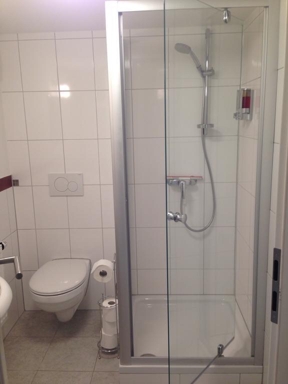 Guest Appartements Mit 2 Getrennten Schlafzimmern Fuer 4 Personen 24H Check In Aalen Esterno foto