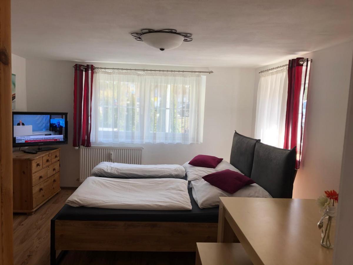 Guest Appartements Mit 2 Getrennten Schlafzimmern Fuer 4 Personen 24H Check In Aalen Esterno foto