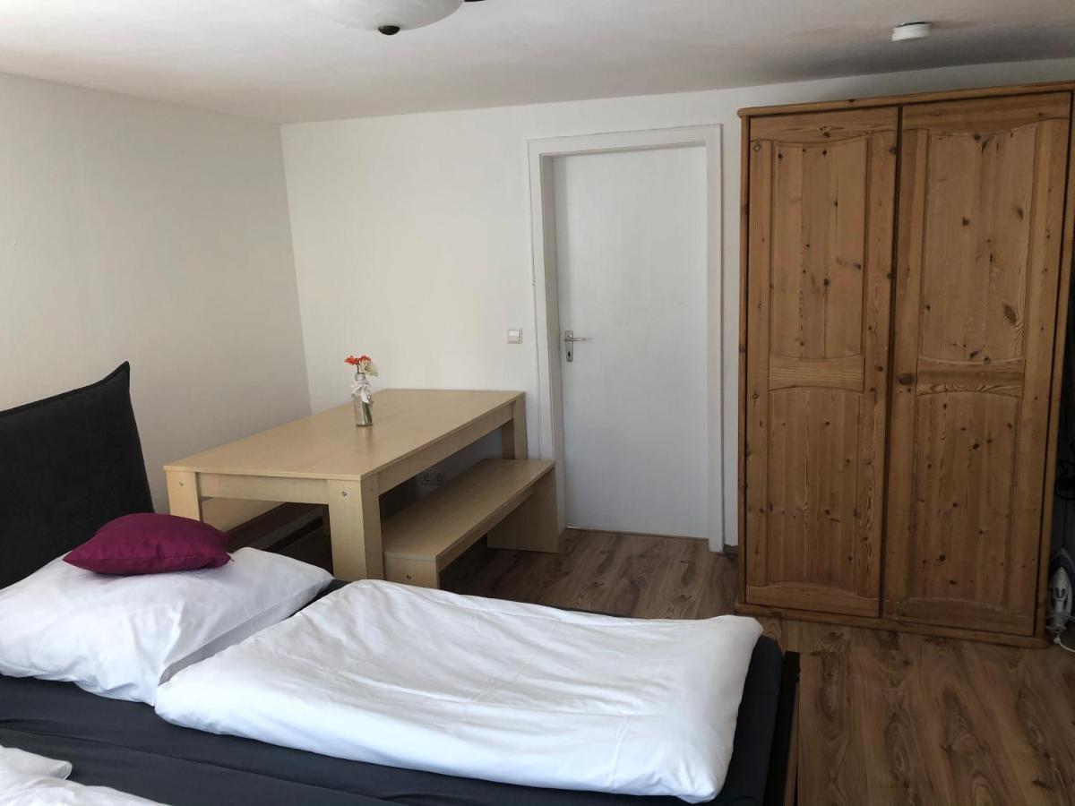 Guest Appartements Mit 2 Getrennten Schlafzimmern Fuer 4 Personen 24H Check In Aalen Esterno foto